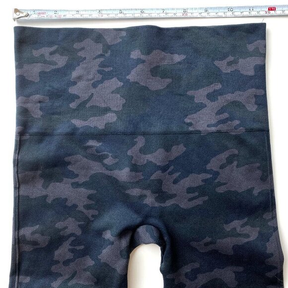 SPANX Look at Me Now Seamless Black Camo Leggings Shaping Smooth Stretchy - Picture 9 of 12